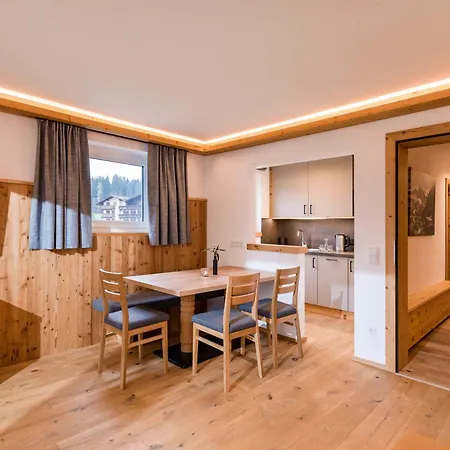 Almhof Kitzlodge - Alpine Lifestyle ホテル 3*
